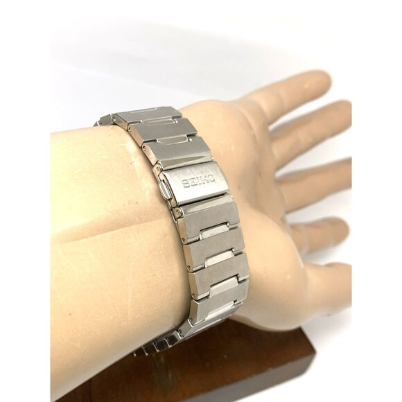 Seiko Men's Watch SUR485 Quartz Black Dial Date Silver Stainless Steel 40mm - Picture 10 of 14